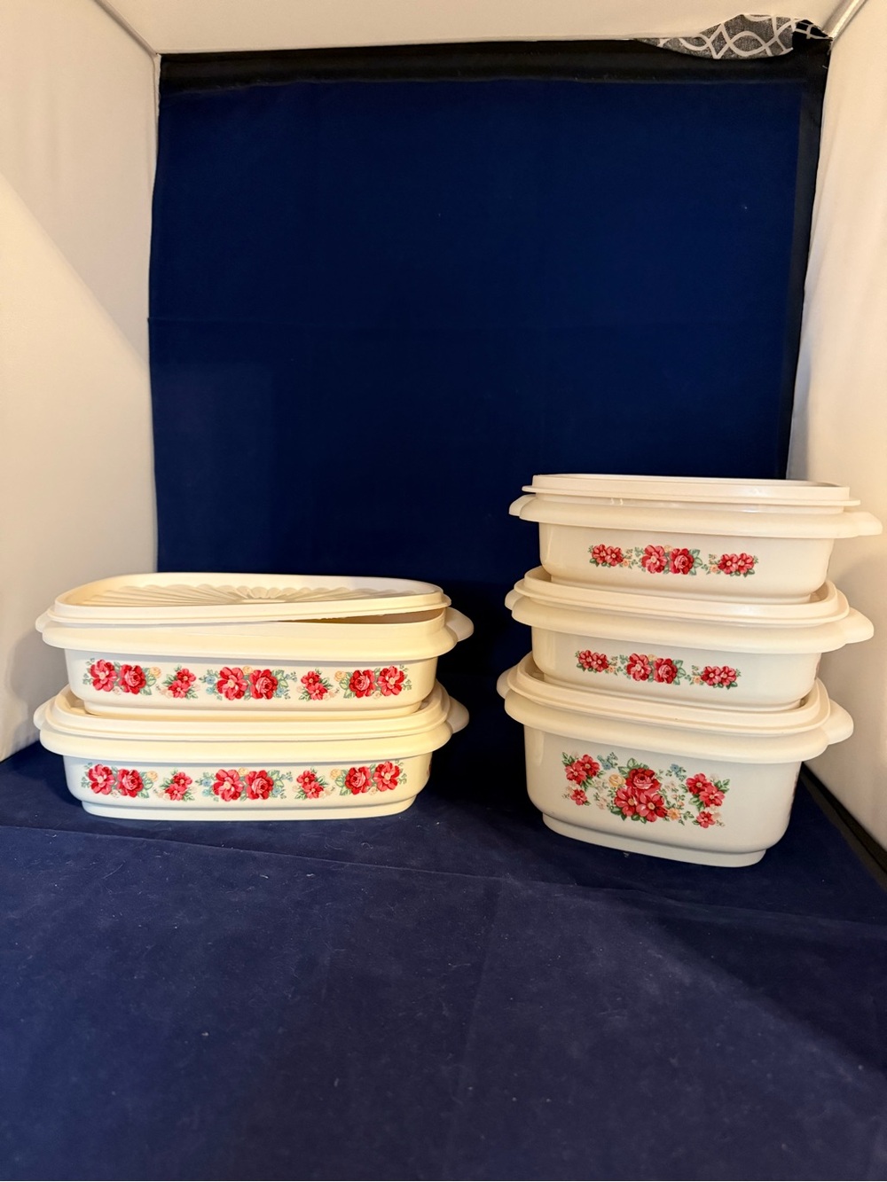 The Pioneer Woman White Floral Plastic Food Storage Set with Red Flowers